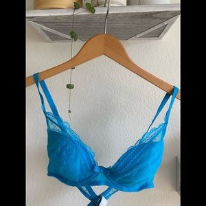 Chantelle 32D Bra
